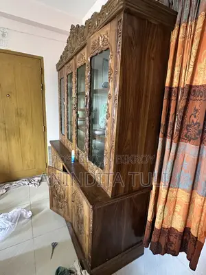 ওয়াল শোকেস