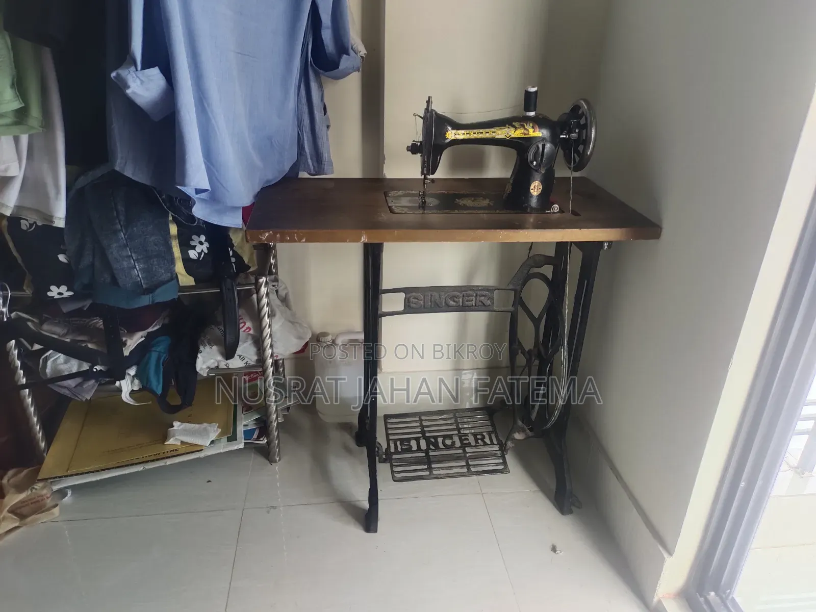 Singer Manual Pedal Sewing Machine With Stand