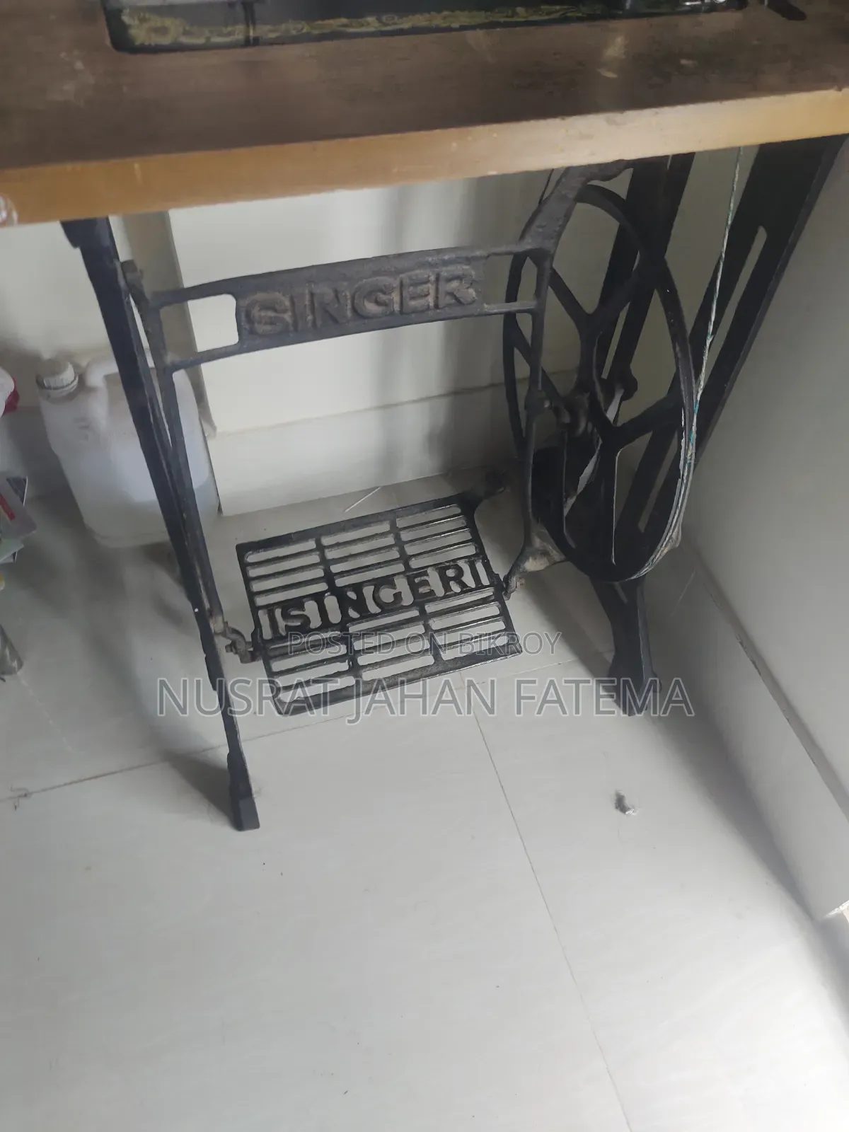 Singer Manual Pedal Sewing Machine With Stand