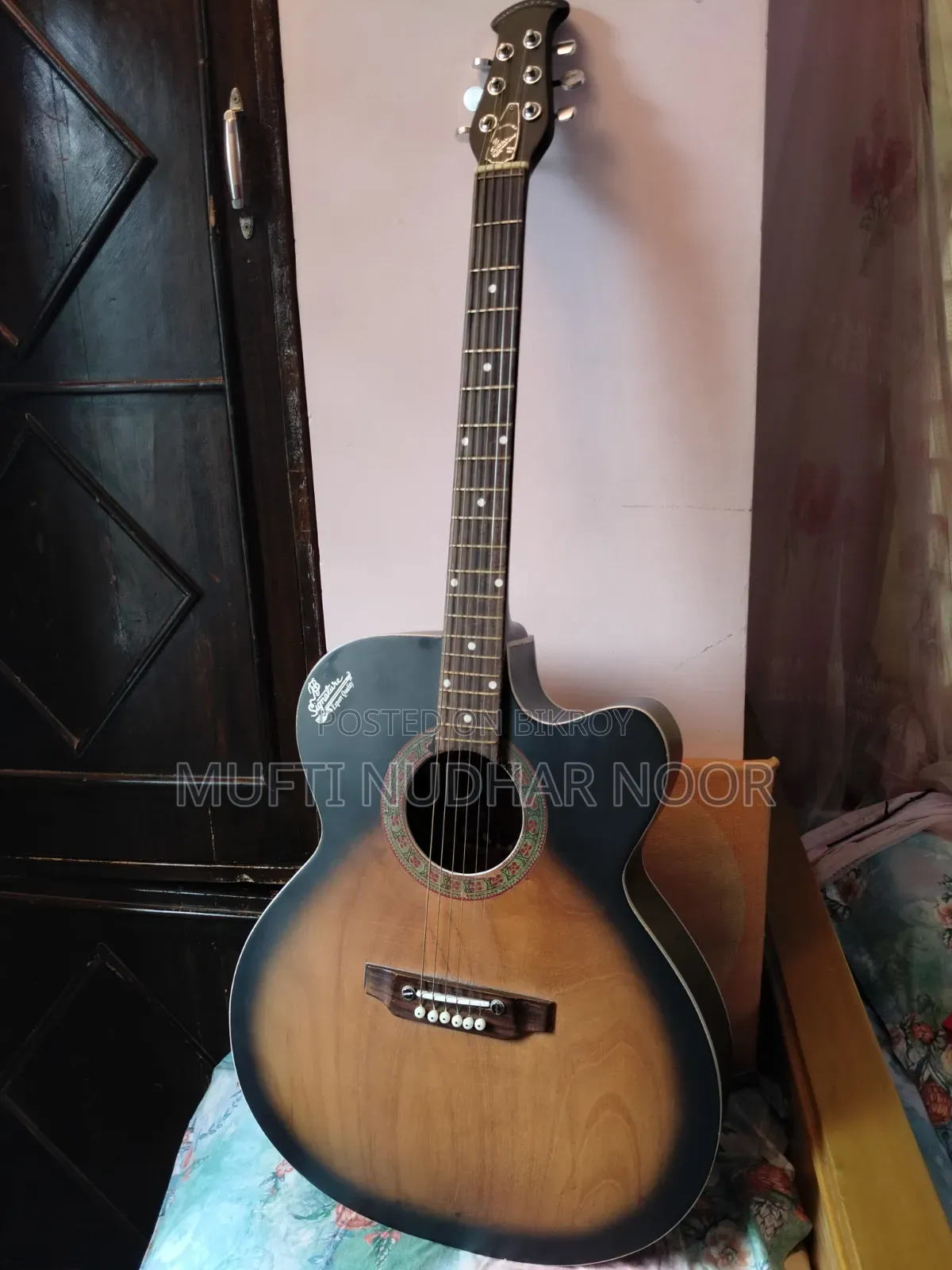 Signature Semi-Acoustic Guitar – Budget Friendly & Loud (Used)