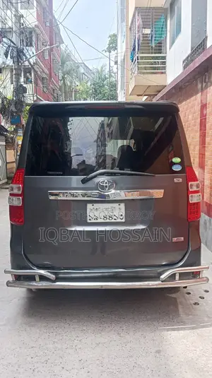 Toyota Noah 2.0 143hp AWD (8 Seater) 2013 Gray