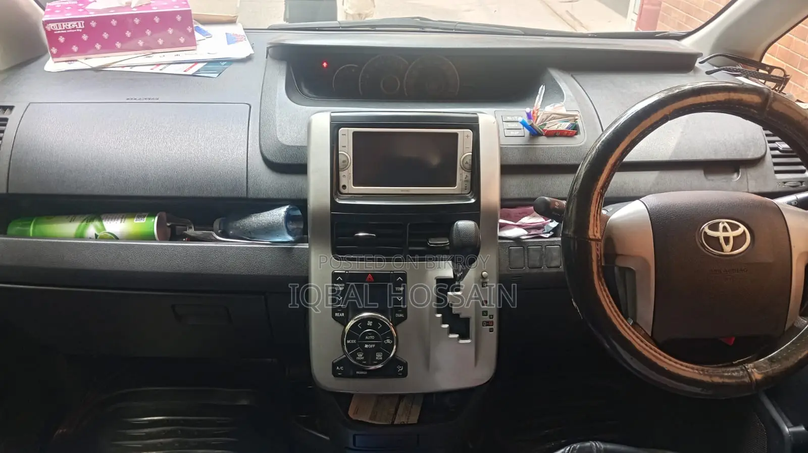 Toyota Noah 2.0 143hp AWD (8 Seater) 2013 Gray