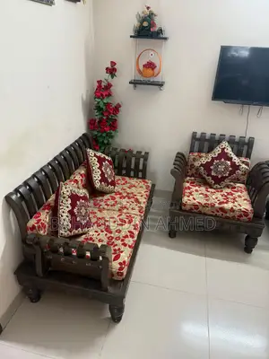 আসল সেগুন কাঠের সোফা সেট টি টেবিল সহ