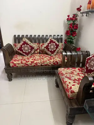আসল সেগুন কাঠের সোফা সেট টি টেবিল সহ