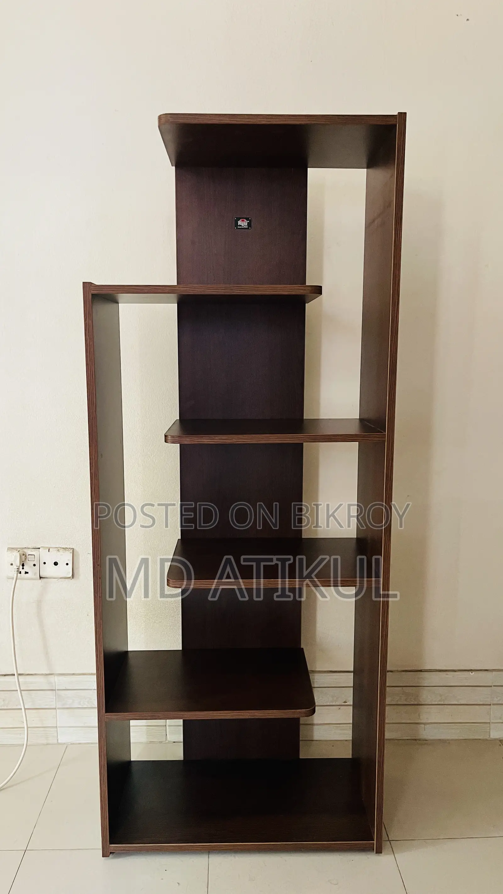 Beautiful Wooden Shelf/Bookshelf of Regal Brand for Sale