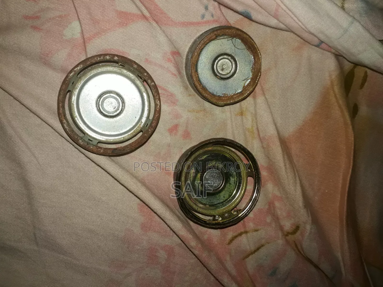 Urgent Sale - 2 Speakers + 3 Magnets