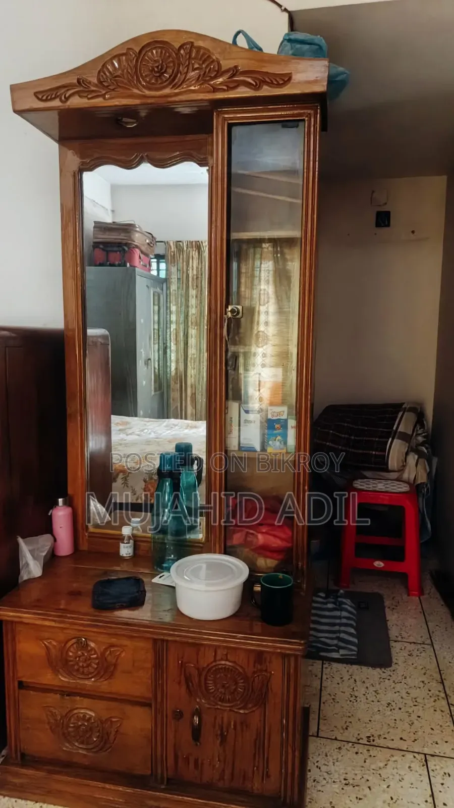 ড্রেসিং টেবিল ব্যবহৃত