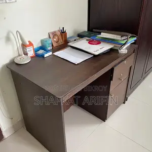স্টাডি টেবিল