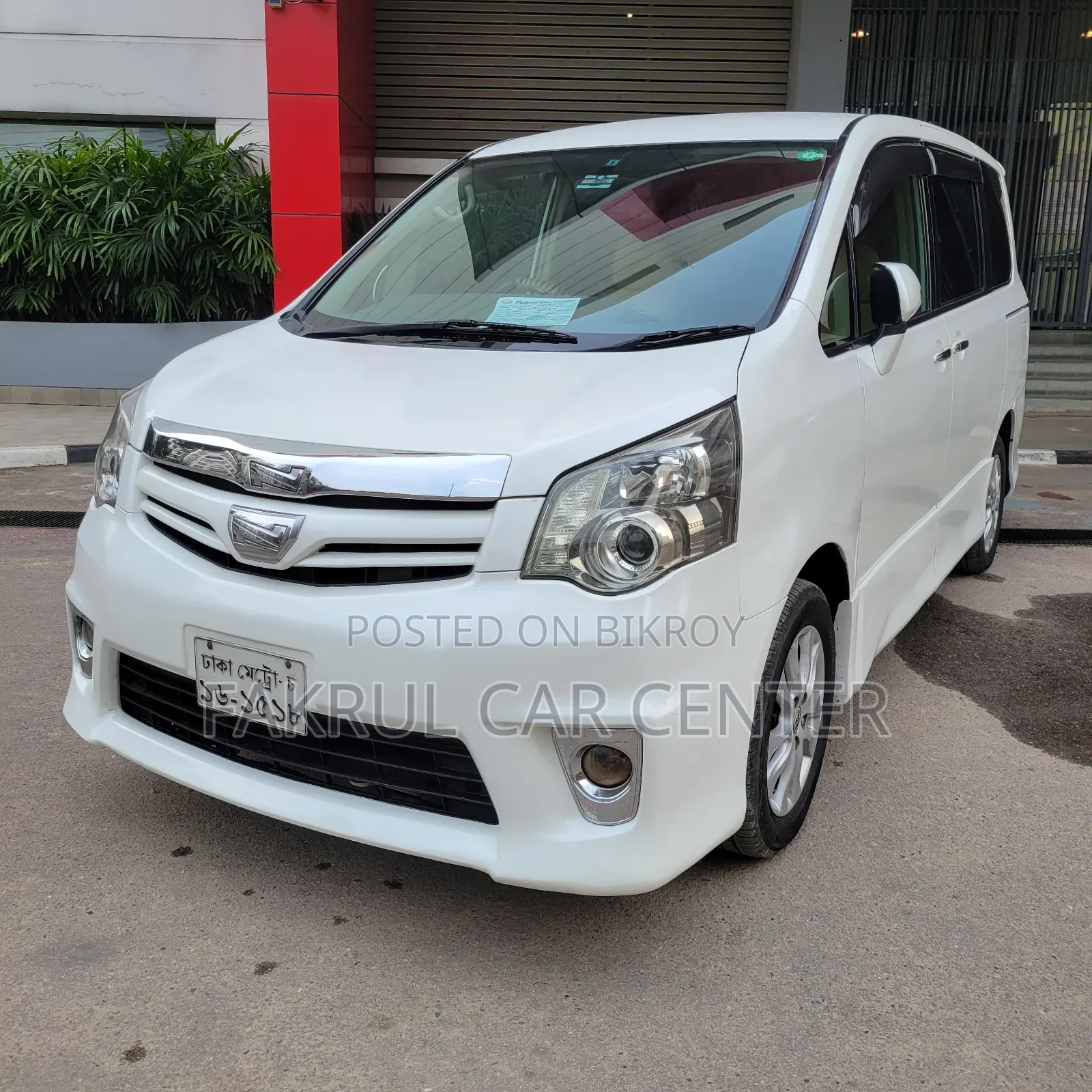 Toyota Noah 2012 Pearl