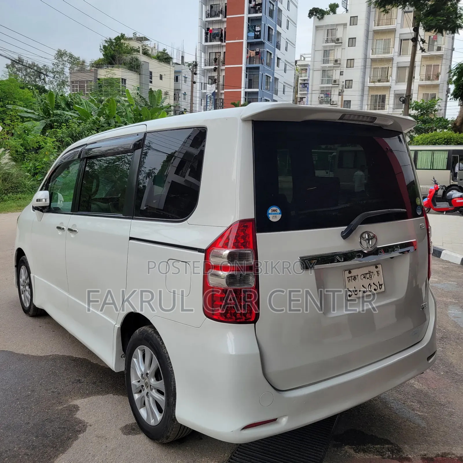 Toyota Noah 2012 Pearl