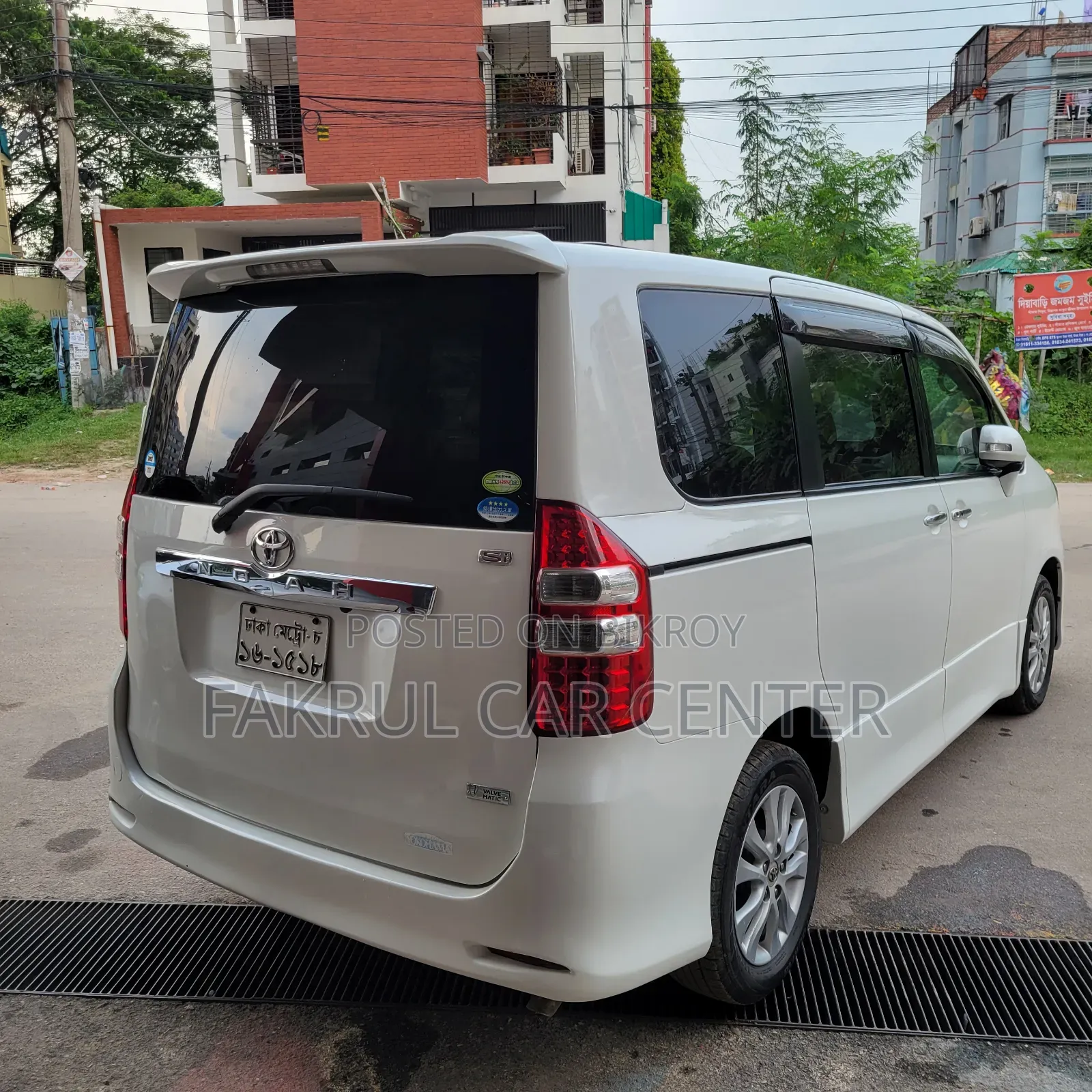Toyota Noah 2012 Pearl