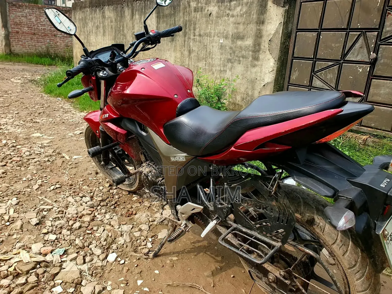 সুজুকি গিক্সার ২০২১ লাল
