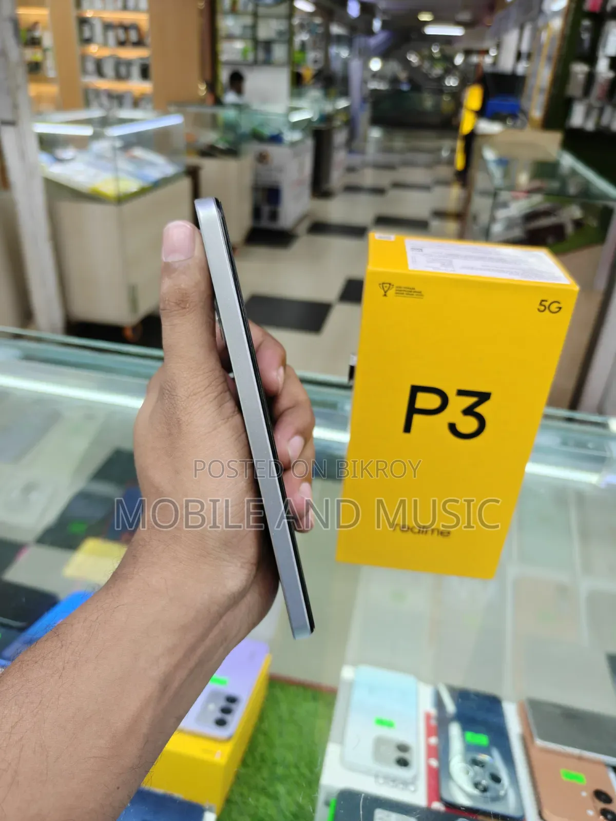 Realme 128 GB Silver