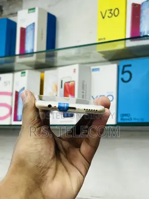 New Apple iPhone 6 64 GB Gold