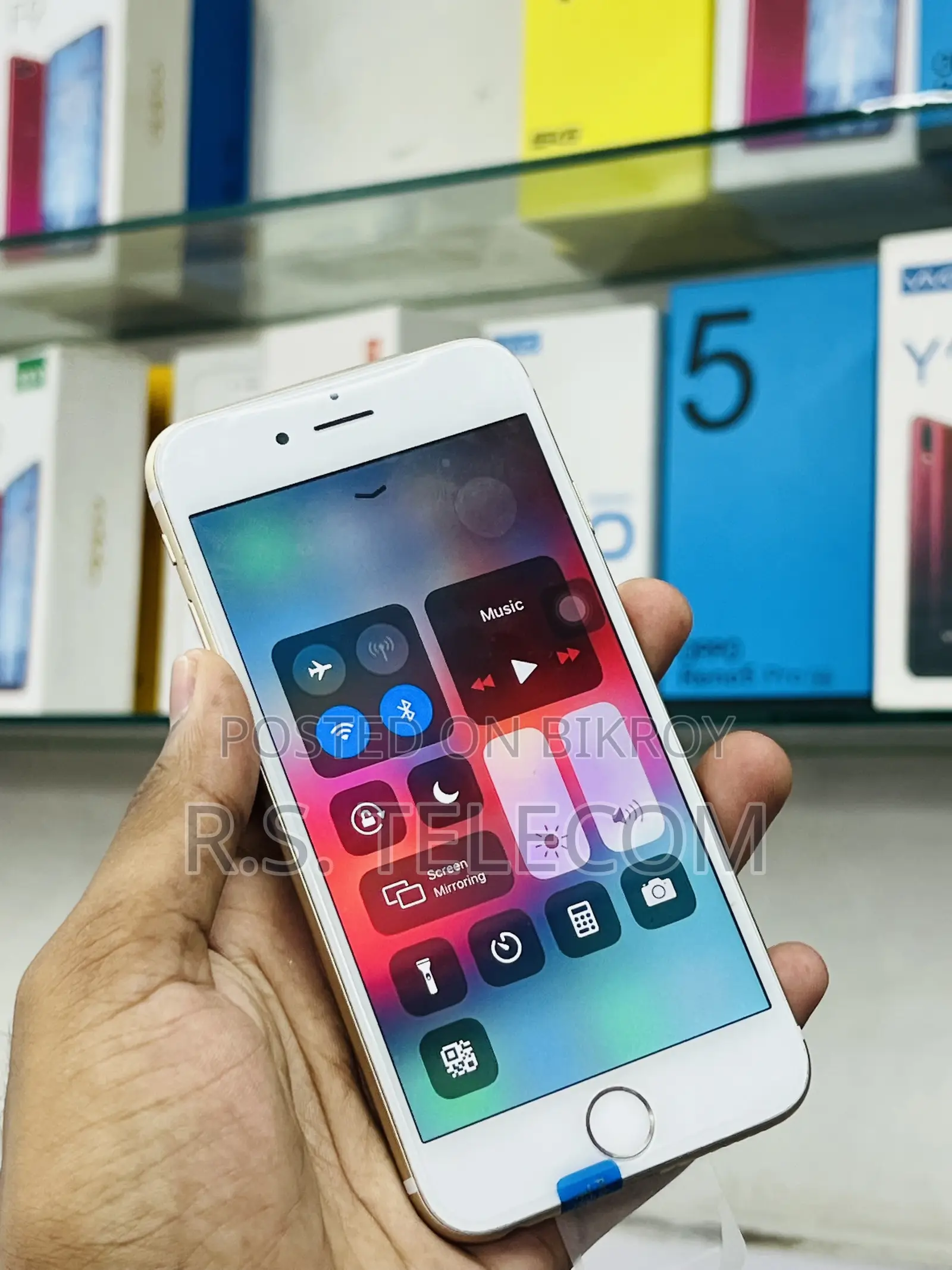 New Apple iPhone 6 64 GB Gold