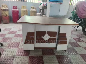 একটি টেবিল বিক্রি করা হবে