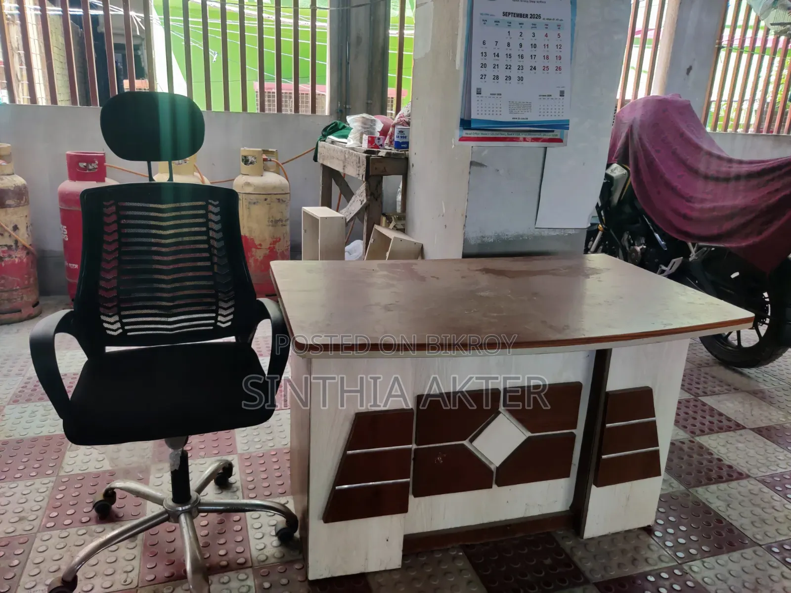 একটি টেবিল বিক্রি করা হবে