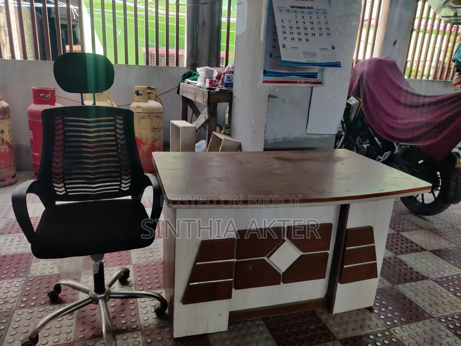 একটি টেবিল বিক্রি করা হবে