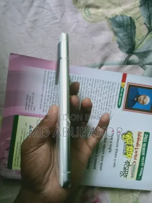 মোবাইল ফোন ১২৮ জিবি হোয়াইট