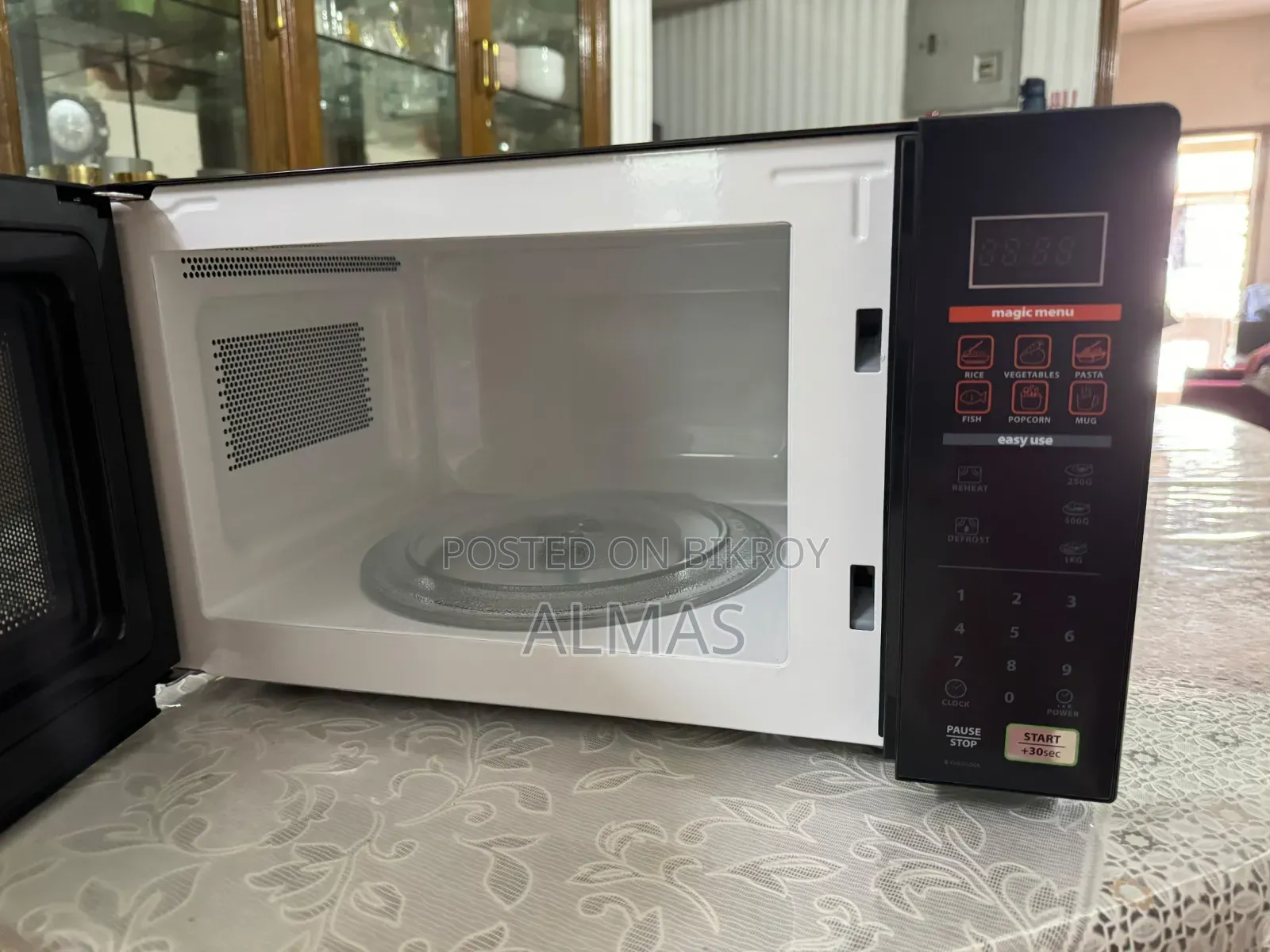 Selling Brand New Microwave Oven Whirlpool