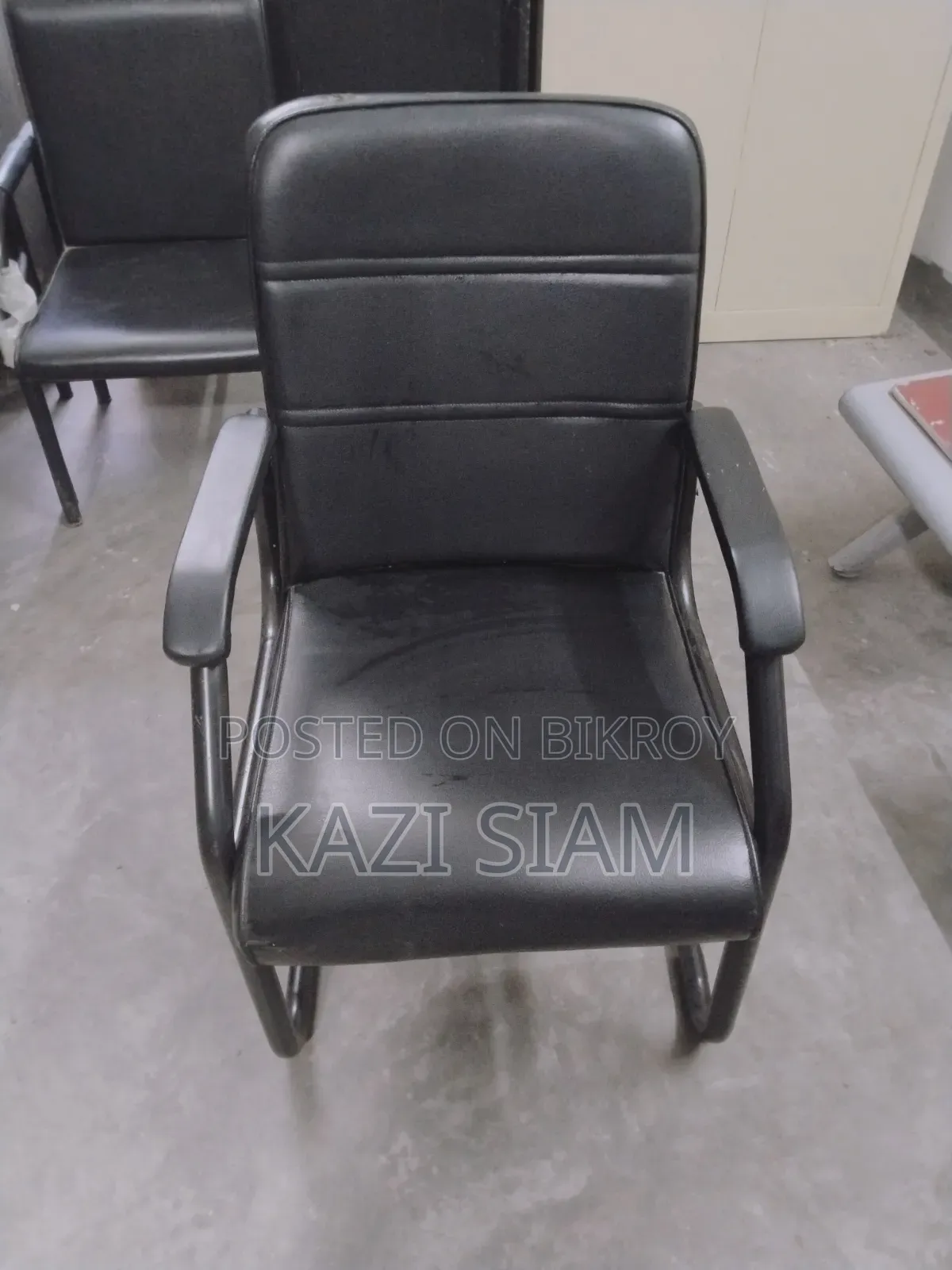 Black Executive Chair – Like New