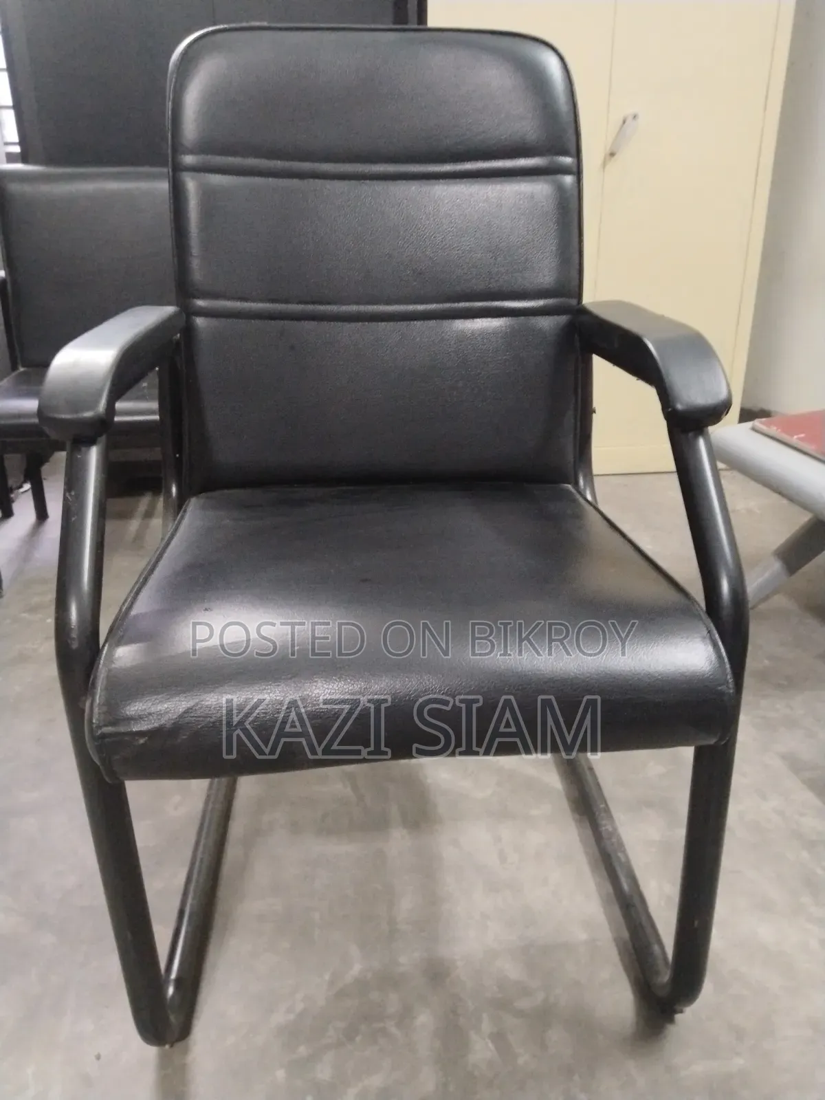 Black Executive Chair – Like New