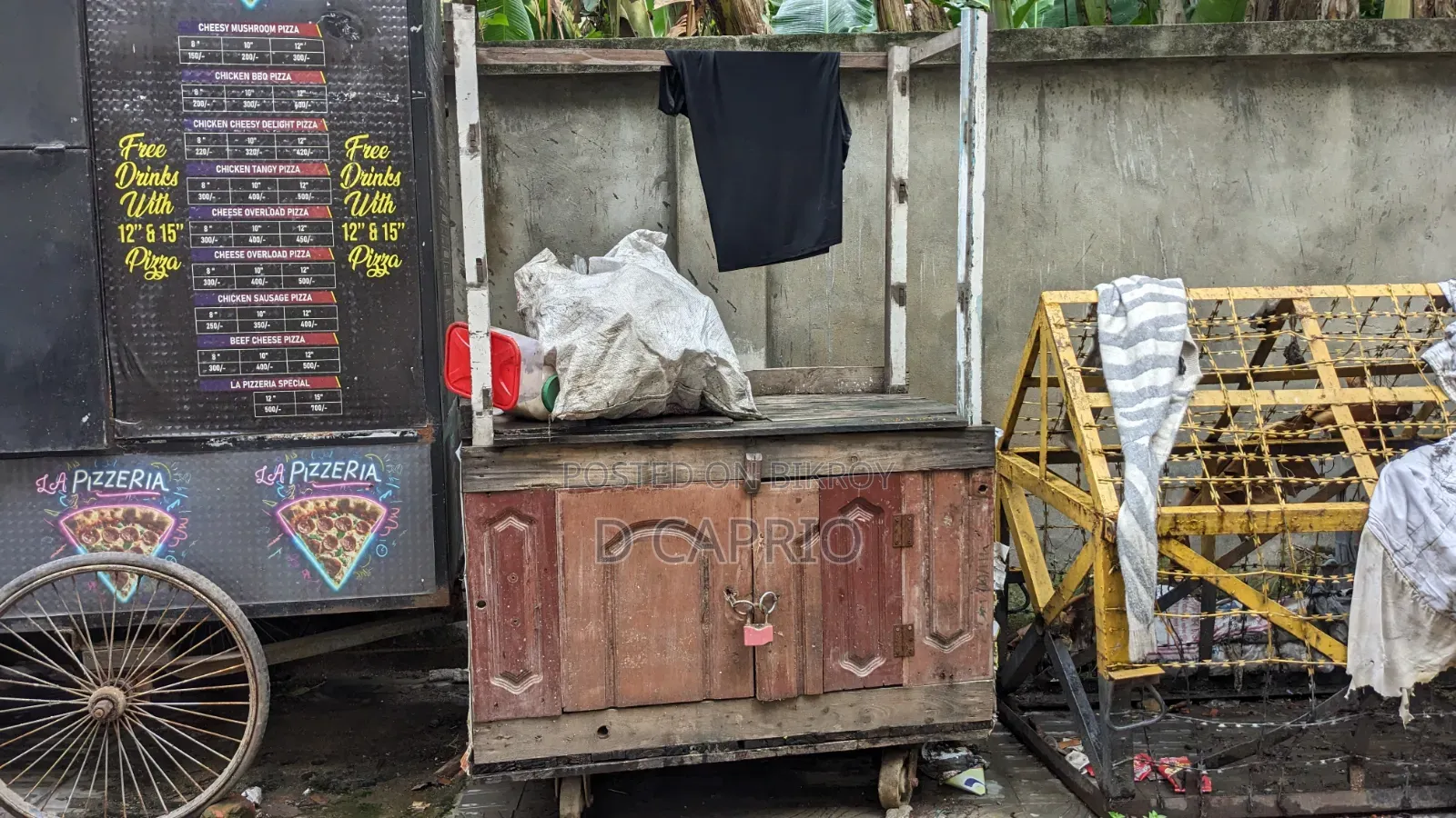 কাঠের ফুড কার্ট