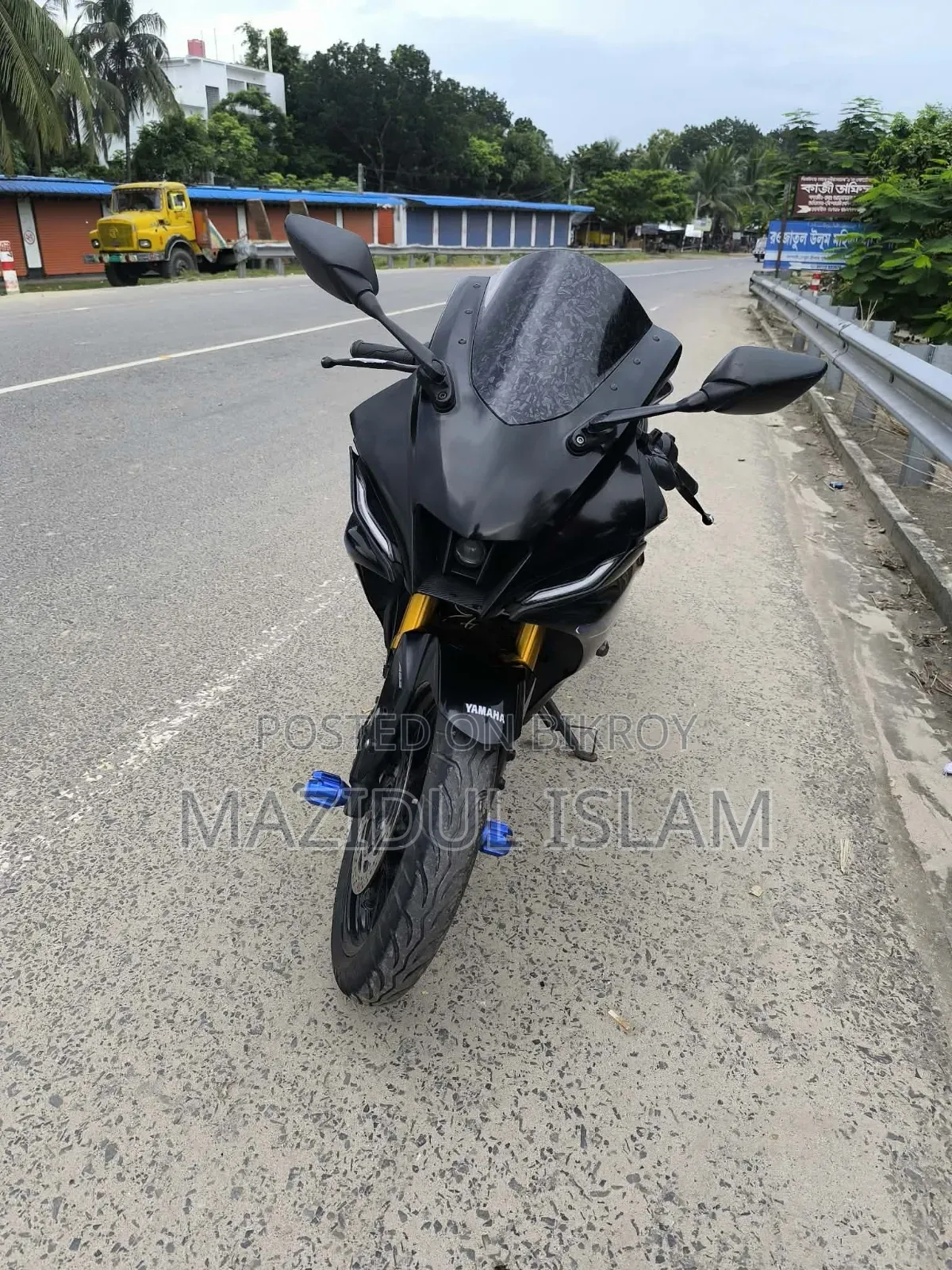ইয়ামাহা আর১৫ ভি৩ ২০২২ কালো