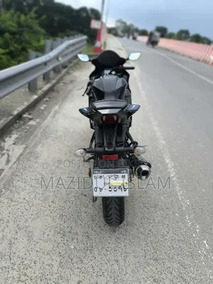 ইয়ামাহা আর১৫ ভি৩ ২০২২ কালো