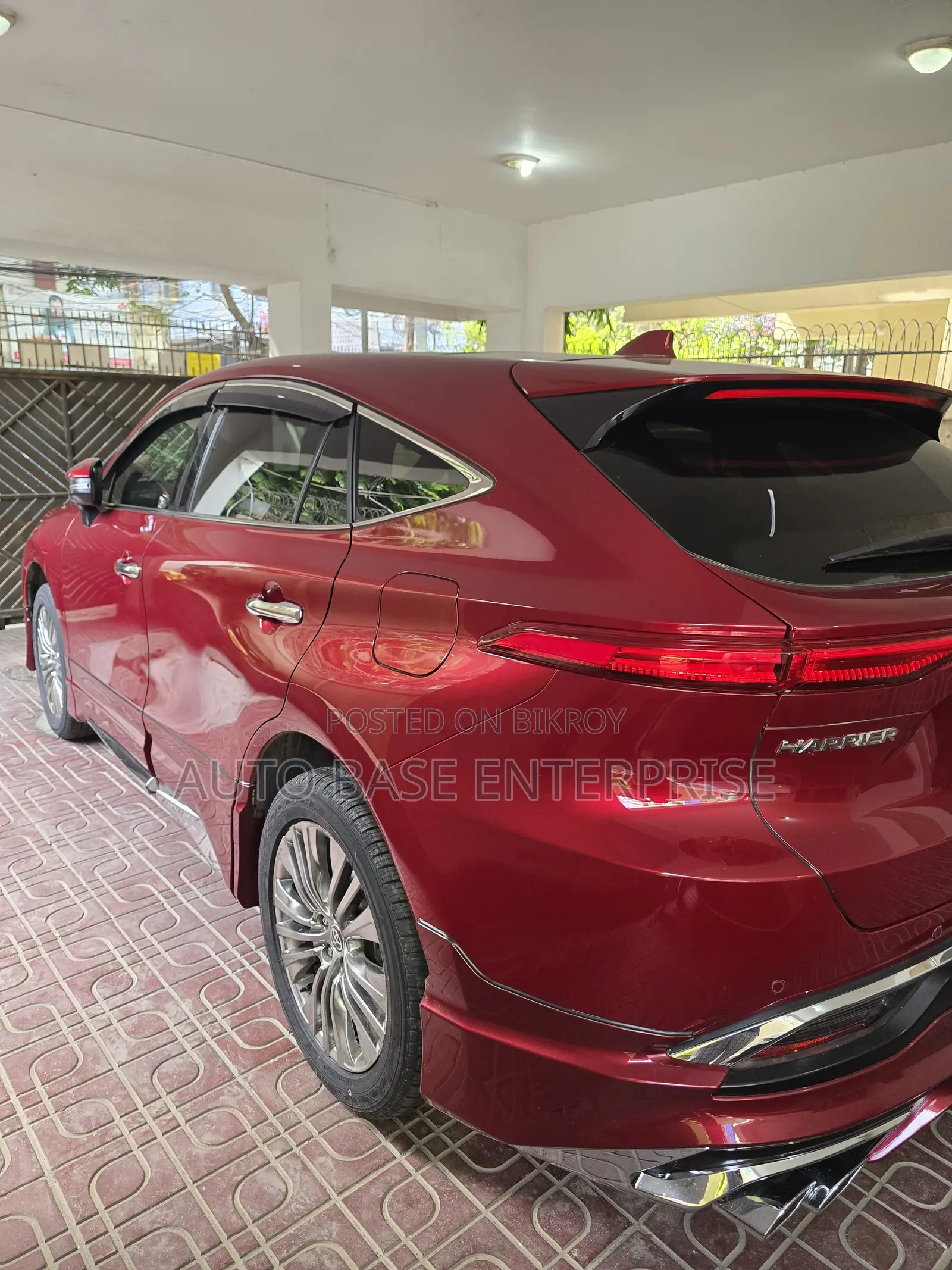 Toyota Harrier 2.5 Hybrid 2021 Red