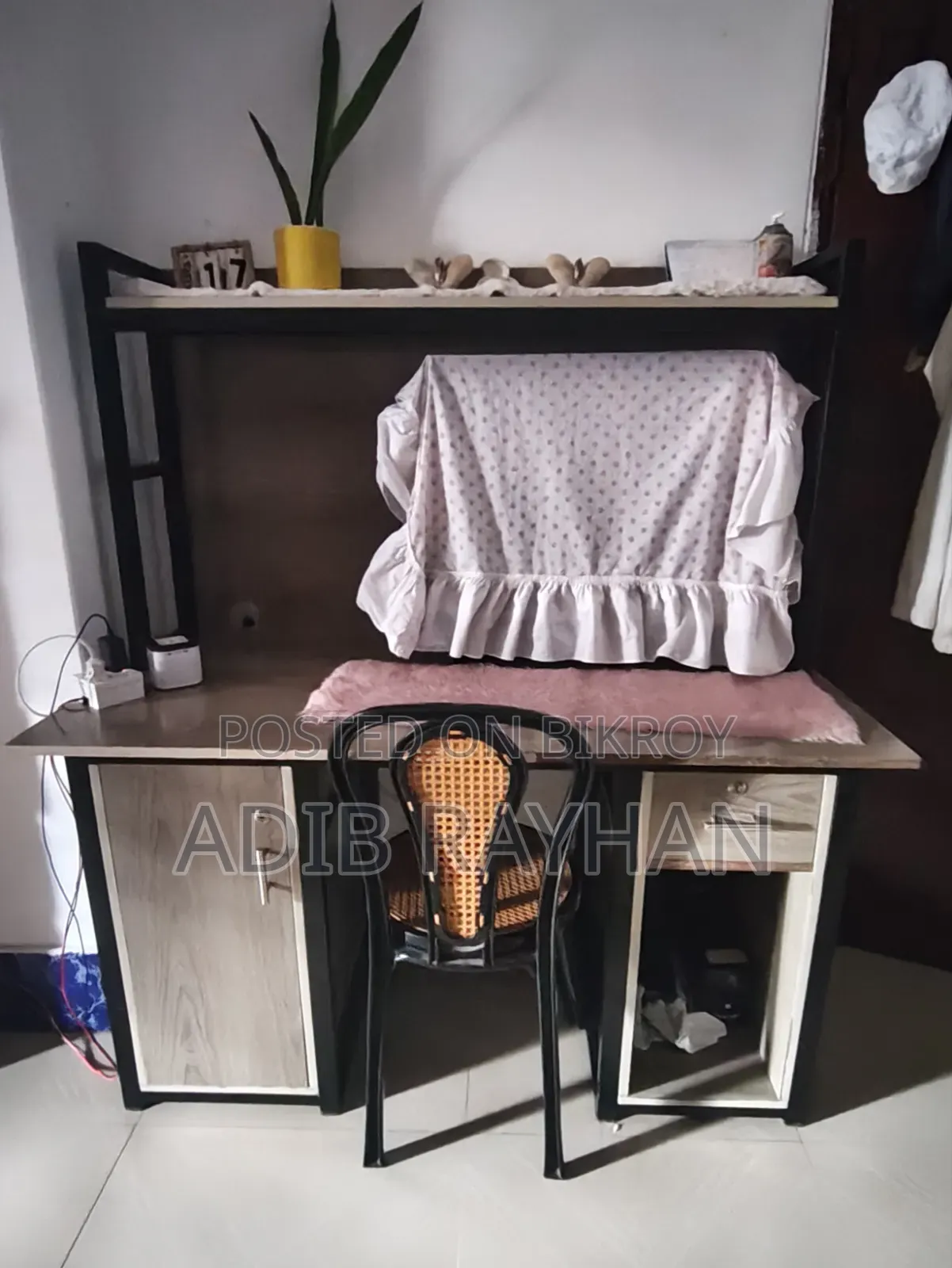 কম্পিউটার টেবিল