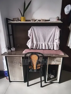 কম্পিউটার টেবিল