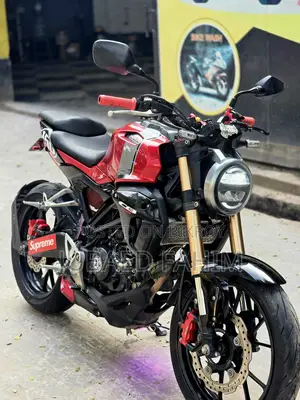 হোন্ডা সিবি ২০১৮ লাল
