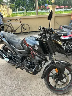 হোন্ডা এক্স-ব্লেড ১৬০ ২০২১ কালো