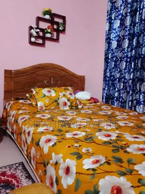 কাঠের খাট।