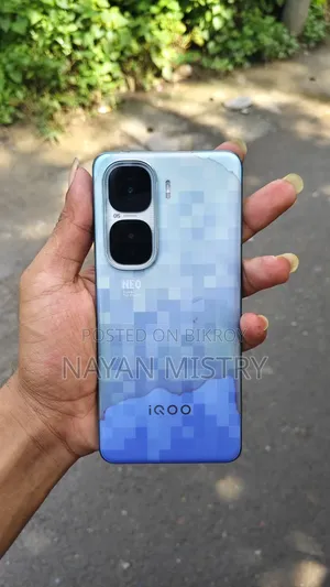 আইকিউও ২৫৬ জিবি নীল