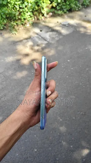 iQOO 256 GB Blue