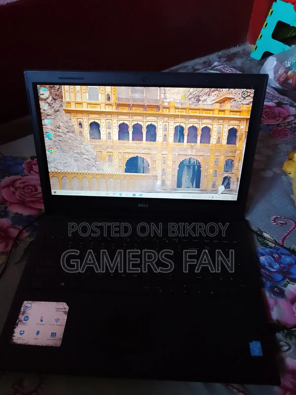 ল্যাপটপ ডেল ইন্সপায়রন ১৫ ৮জিবি ইন্টেল কোর আই৩ ২৫০জিবি এসএসডি