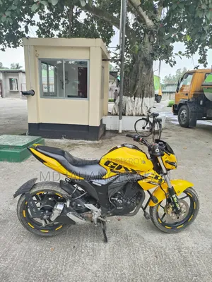 সুজুকি জিক্সার ২০২৩ ইয়েলো