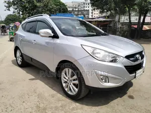 হুন্দাই টুকসন ২০১১ সিলভার
