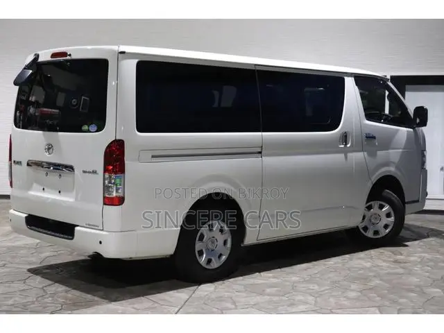 Toyota HiAce 2021 White