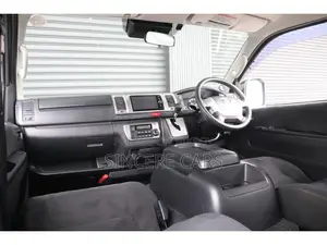 Toyota HiAce 2021 White