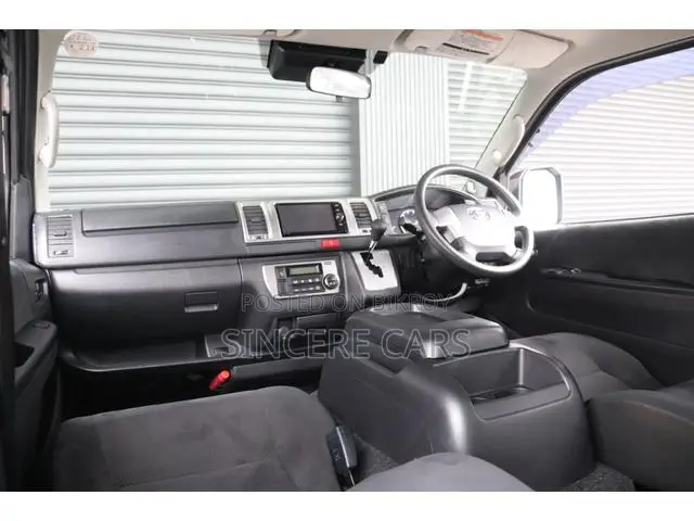 Toyota HiAce 2021 White