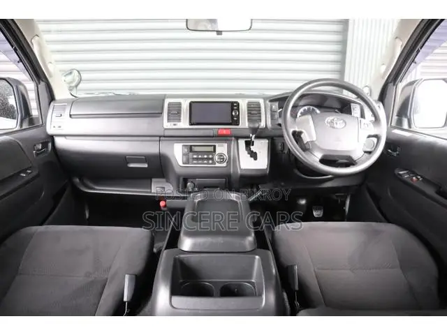 Toyota HiAce 2021 White
