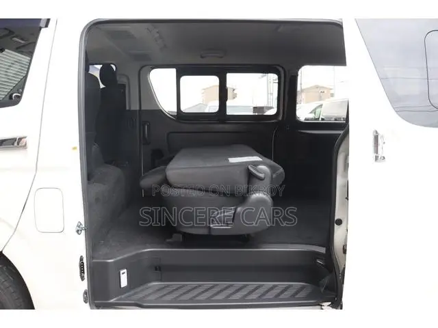 Toyota HiAce 2021 White