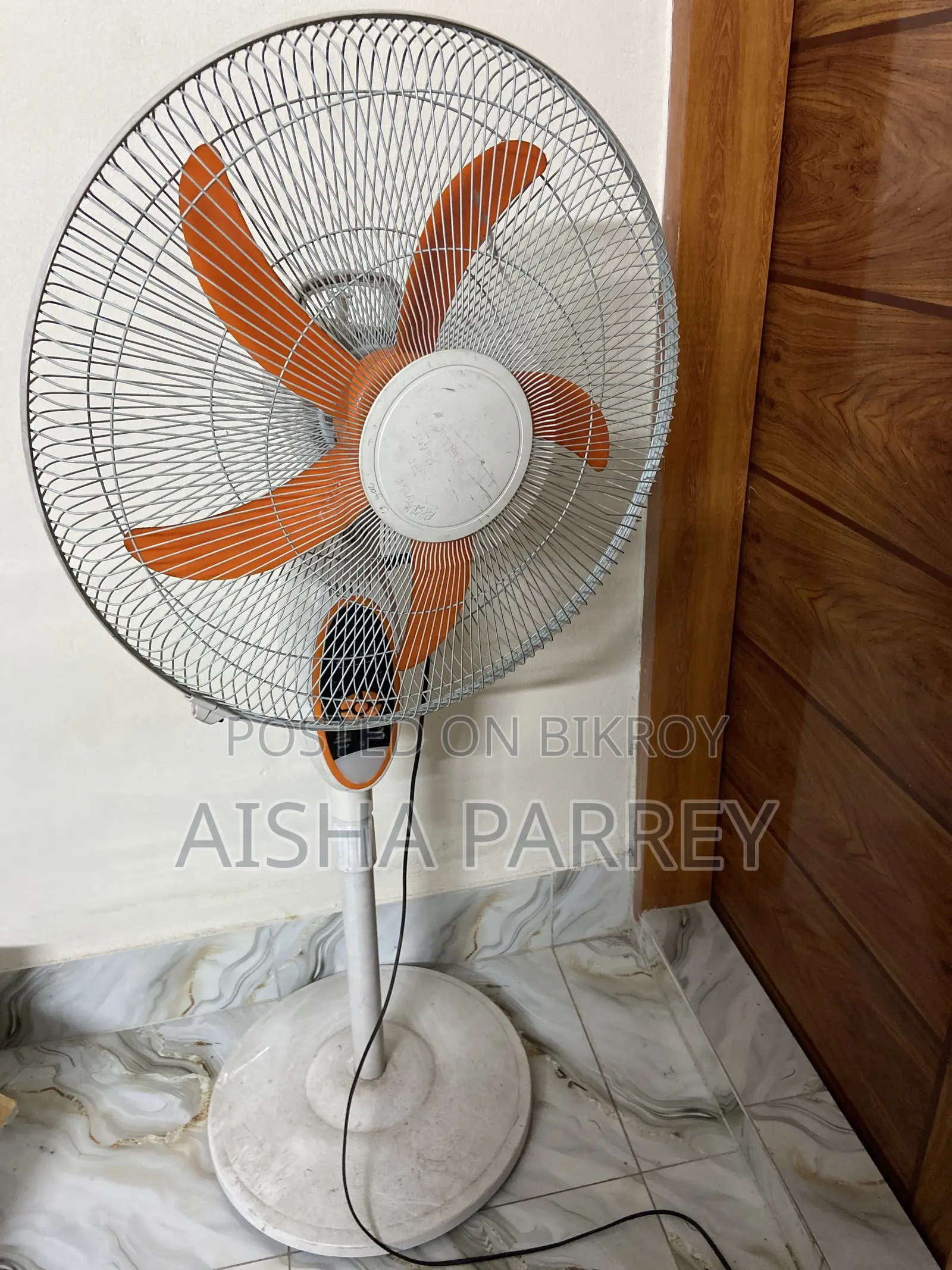 ডিফেন্ডার ফ্যান (রিচার্জেবল) এলইডি লাইট এবং চার্জিং পোর্ট সহ