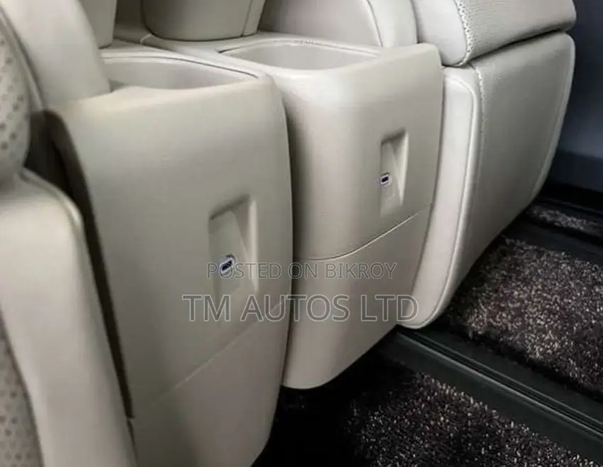 Toyota Alphard 2.5 Hybrid All Wheel Drive 2023 Pearl