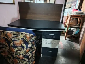ডাইনিং এবং স্টাডি টেবিল