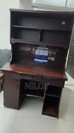 বিক্রির জন্য বড় পড়ার টেবিল