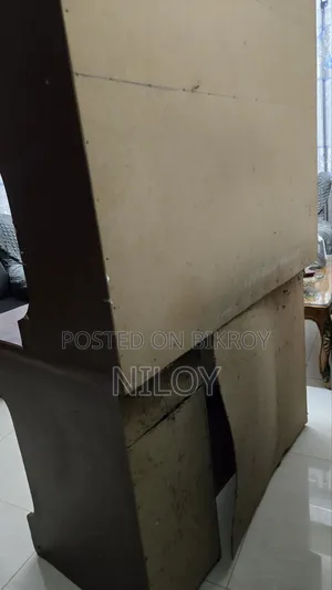 বিক্রির জন্য বড় পড়ার টেবিল